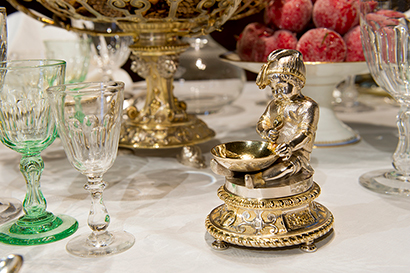 Silver elf with salt cellar